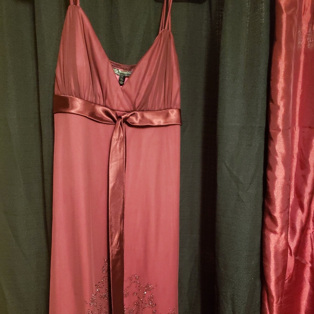 4/15$ BUNDLE DEAL* Maroon dress- "city triangles"